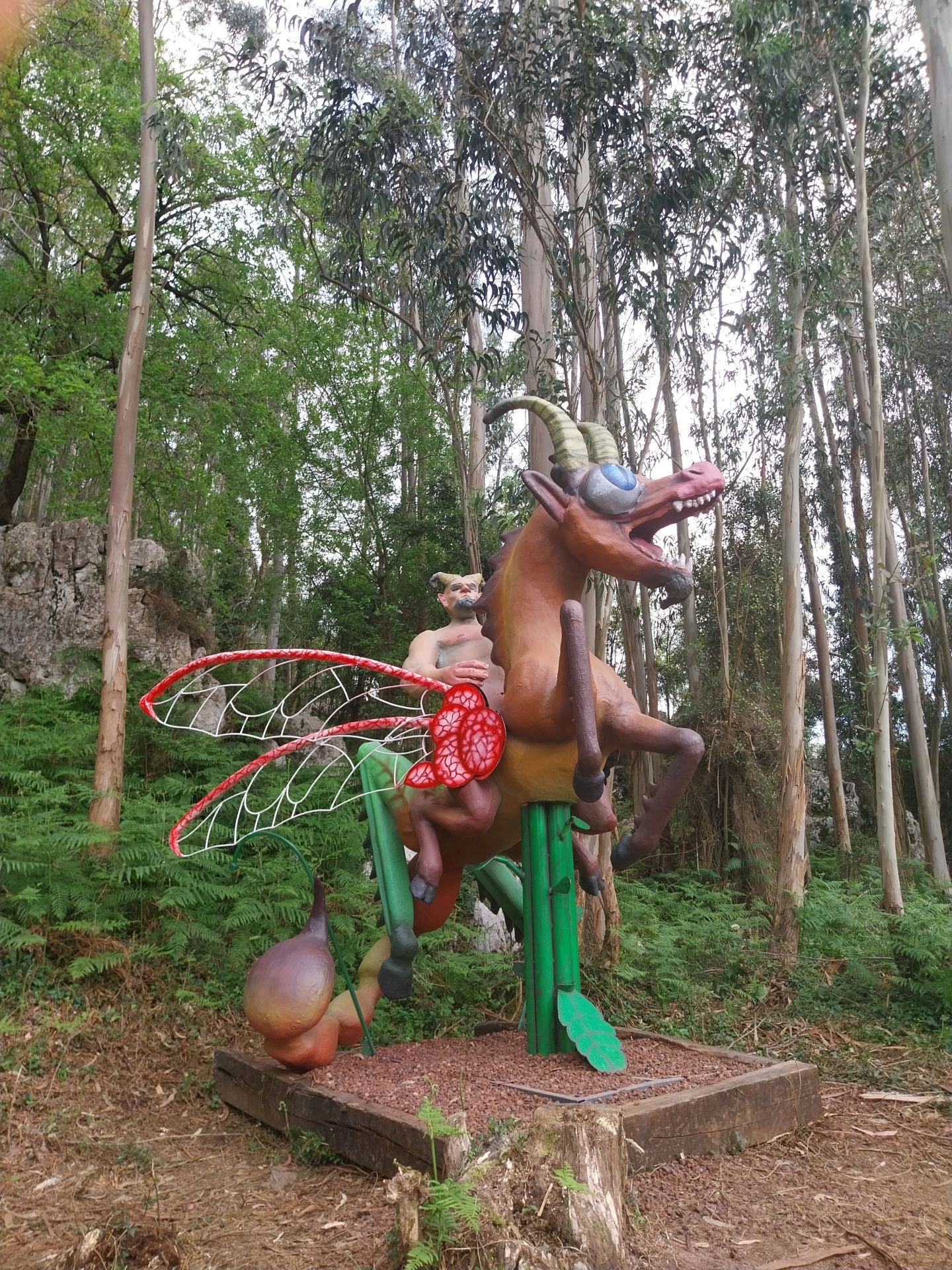 El caballucu del diablo con sus alas de libélula.