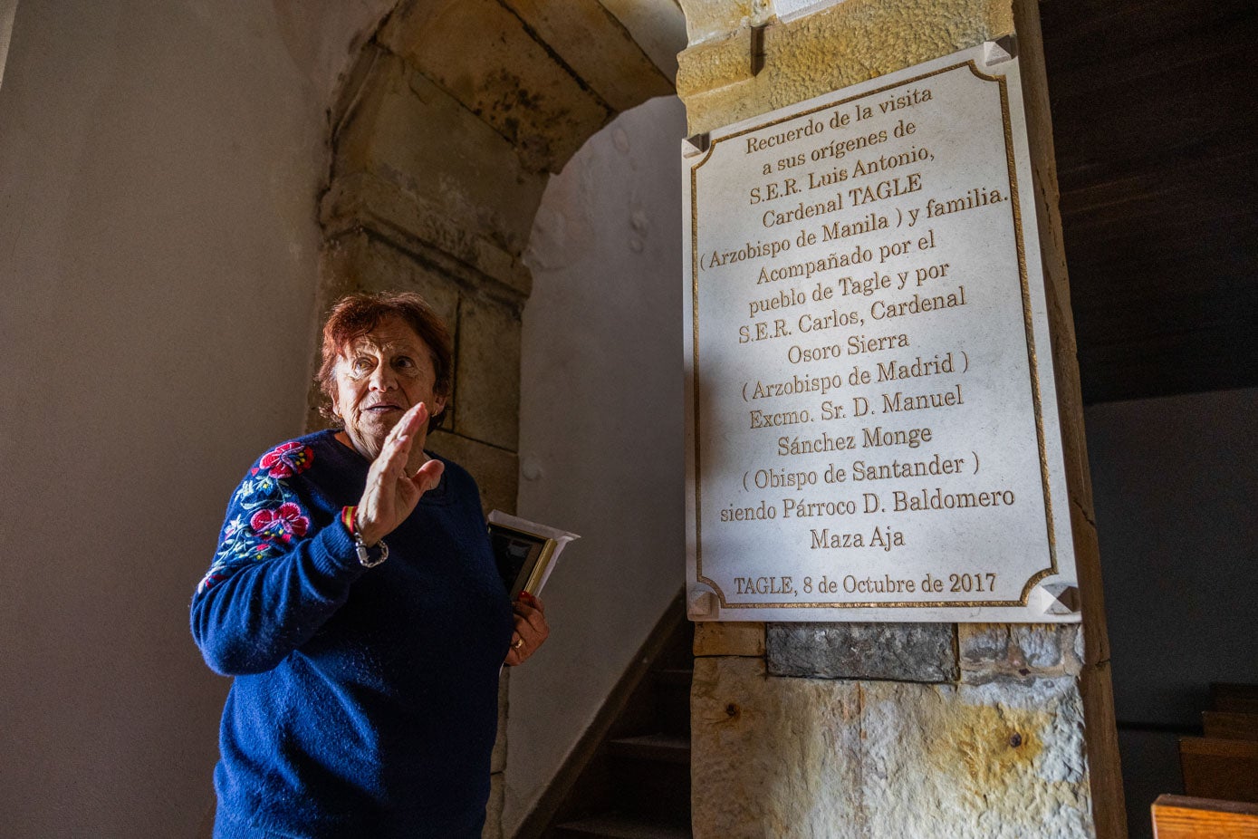 Placa conmemorativa que recuerda la visita.