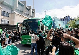 Recibimiento a los jugadores el pasado 27 de abril en Santander.