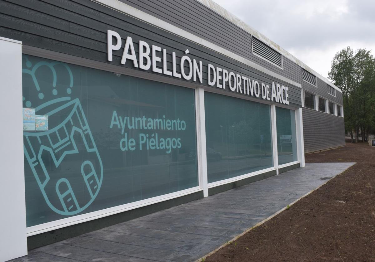 Piélagos cuenta ya con un nuevo y accesible polideportivo en Arce