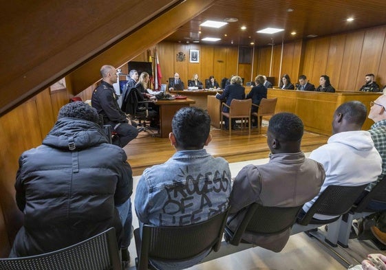Los cuatro acusados durante la segunda sesión del juicio de la violación grupal de la Semana Grande de Santander del año 2022.