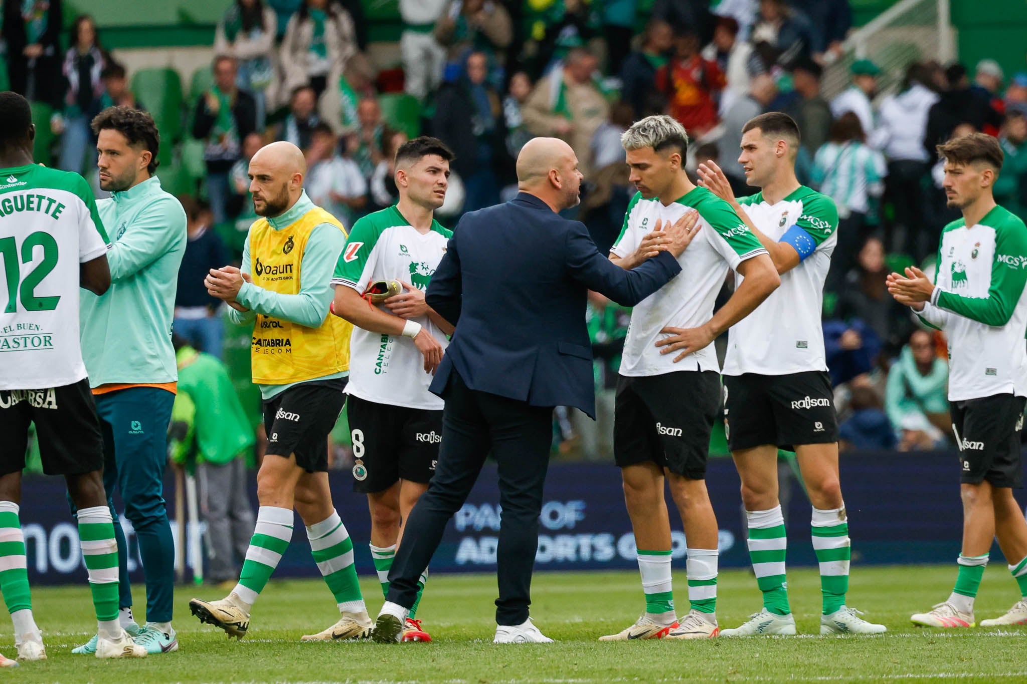 José Alberto habla con Arana al término del encuentro.