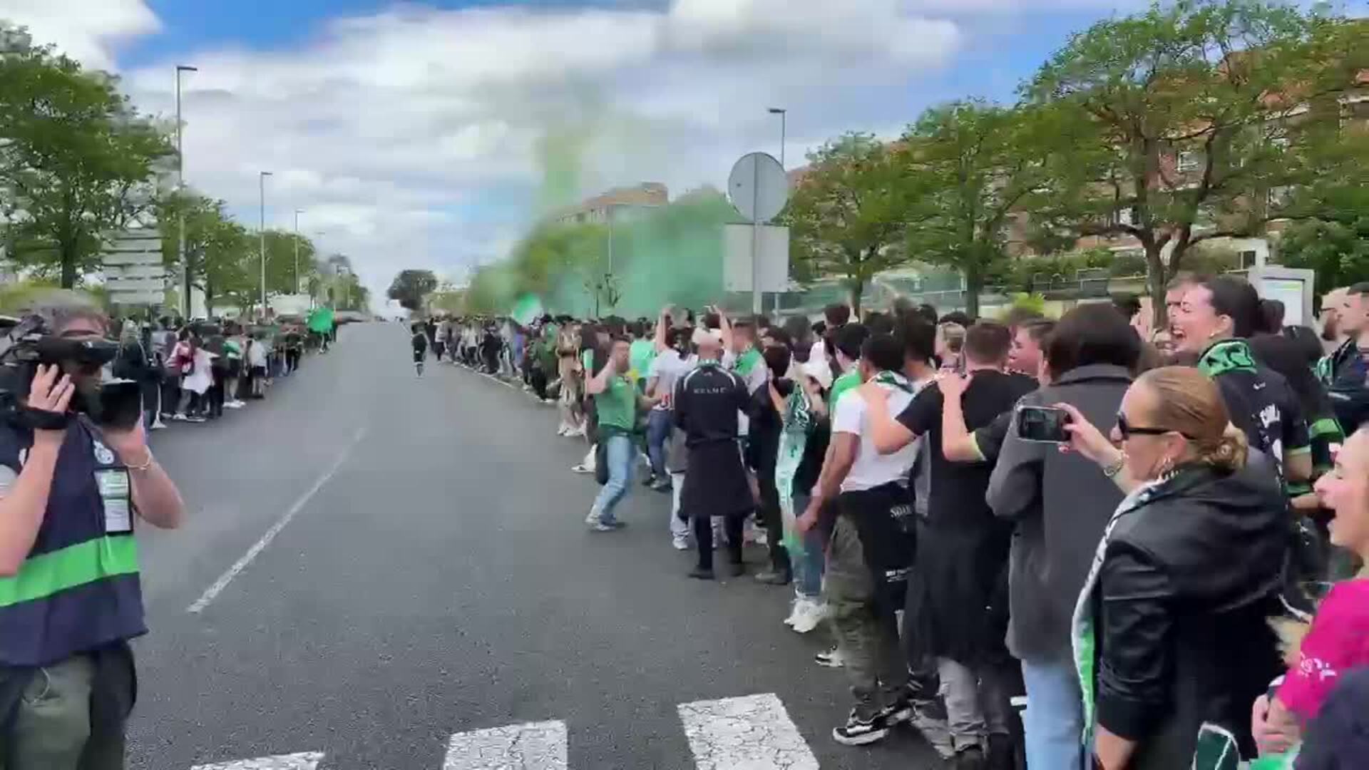 La afición espera a los jugadores