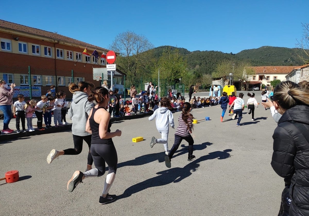 Una carrera solidaria en Hazas de Cesto para reivindicar la diversidad