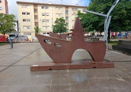 Una de las esculturas que se exhiben ya en el parque del Palacio de Manzanedo.