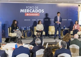 Los ponentes durante la mesa redonda que tuvo lugar en el Gran Hotel Sardinero.