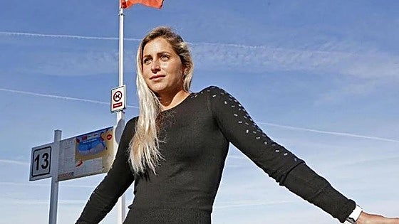 La surfista Lucía Martiño, «rota en pedazos»: anuncia su boda y su pareja rompe el compromiso a los 3 meses