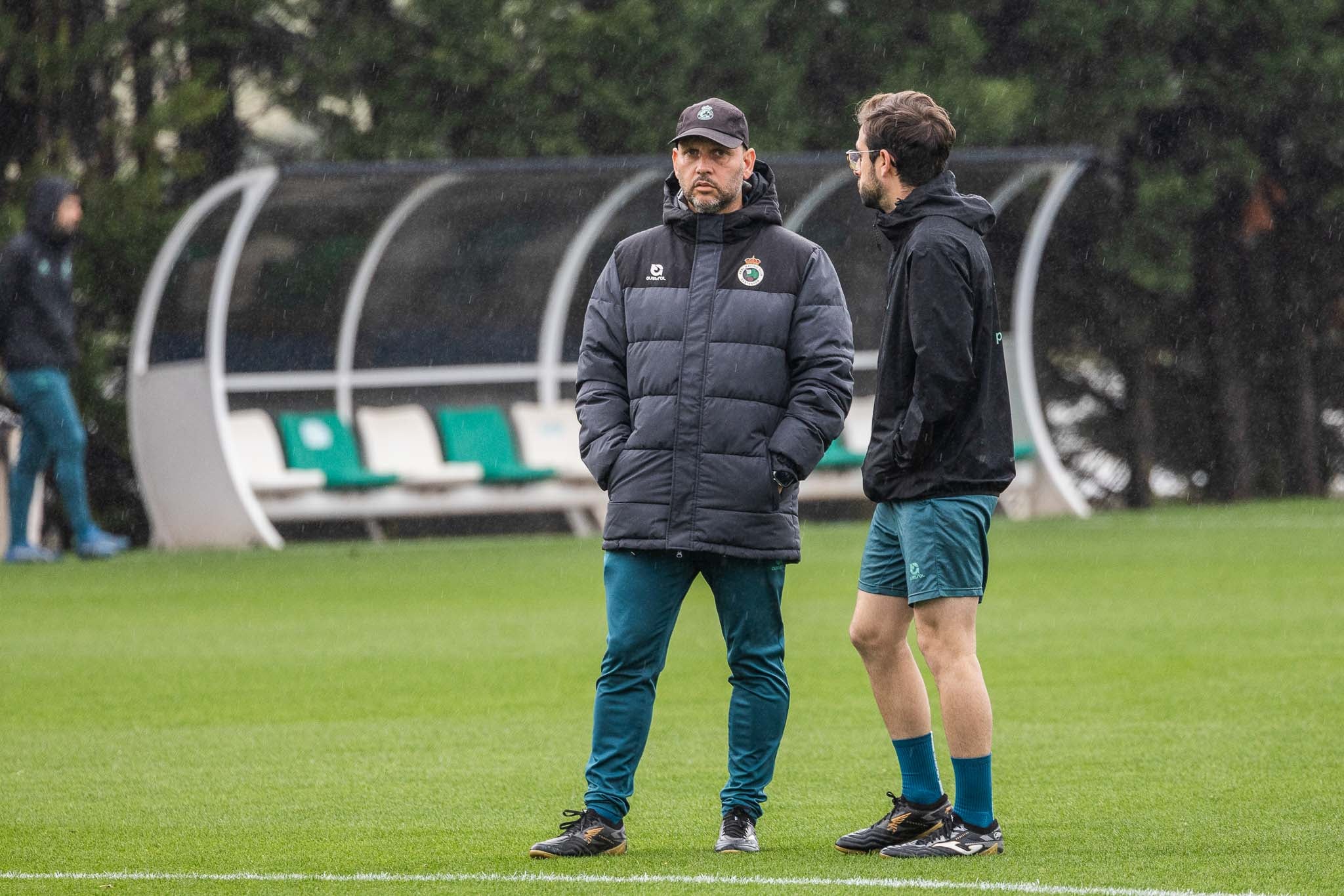 José Alberto observa las evoluciones de sus jugadores.