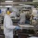 Imagen principal - Nestlé invierte 5,5 millones de euros en su planta de La Penilla para reducir el uso de plásticos