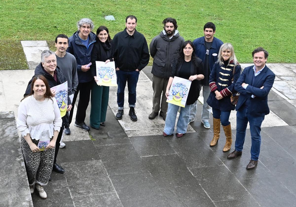 Representantes instucionales, galeristas y artistas en la presentación de la tercera edición de Espacios Brecha que comienza hoy.