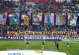 Tifo del Atlético ante el Madrid, en 2004, tampoco fue sancionado.