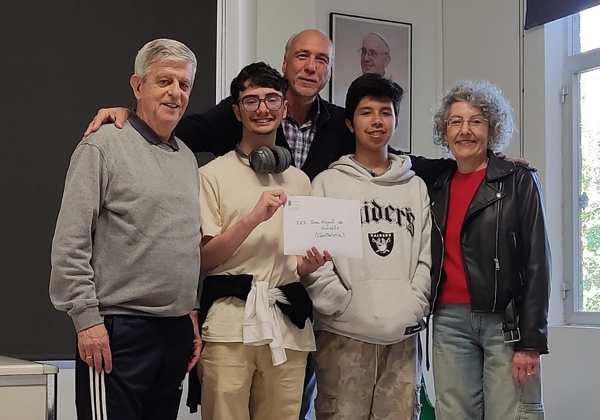 Acto de entrega de la recaudación en la campaña solidaria del pasado curso.
