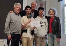 Acto de entrega de la recaudación en la campaña solidaria del pasado curso.
