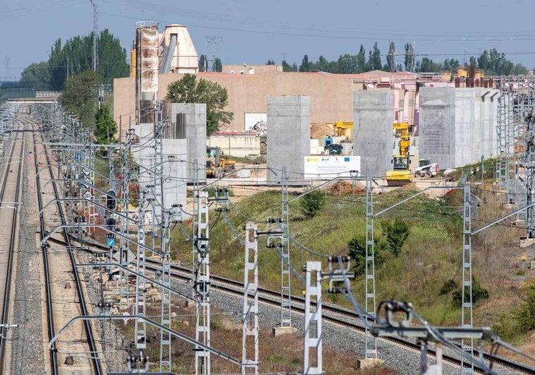 El AVE a Cantabria: cuatro presidentes, ocho ministros, dos décadas de retraso y un futuro incierto