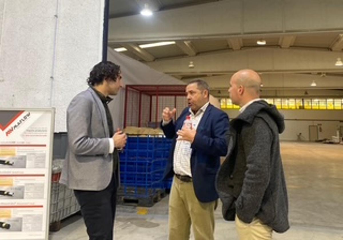 El alcalde de Astillero visita Maflow en Guarnizo tras ser elegida por Nissan como proveedor exclusivo para el modelo Qashqai