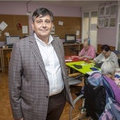 Otero, en una de las salas de terapia ocupacional de la residencia San Cipriano.