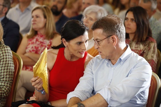 La alcaldesa de Santander (PP), Gema Igua, y el presidente del PP, Alberto Núñez Feijóo.