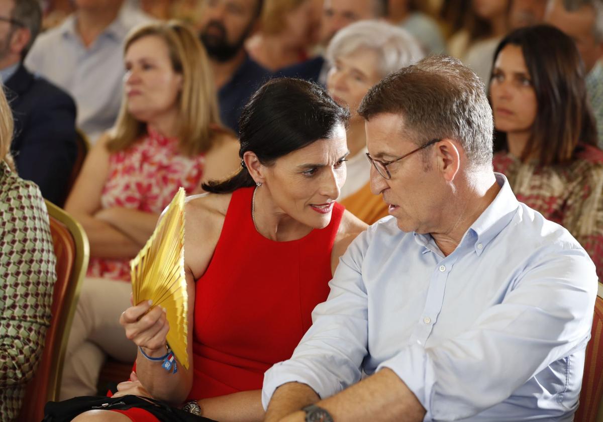 La alcaldesa de Santander (PP), Gema Igua, y el presidente del PP, Alberto Núñez Feijóo.