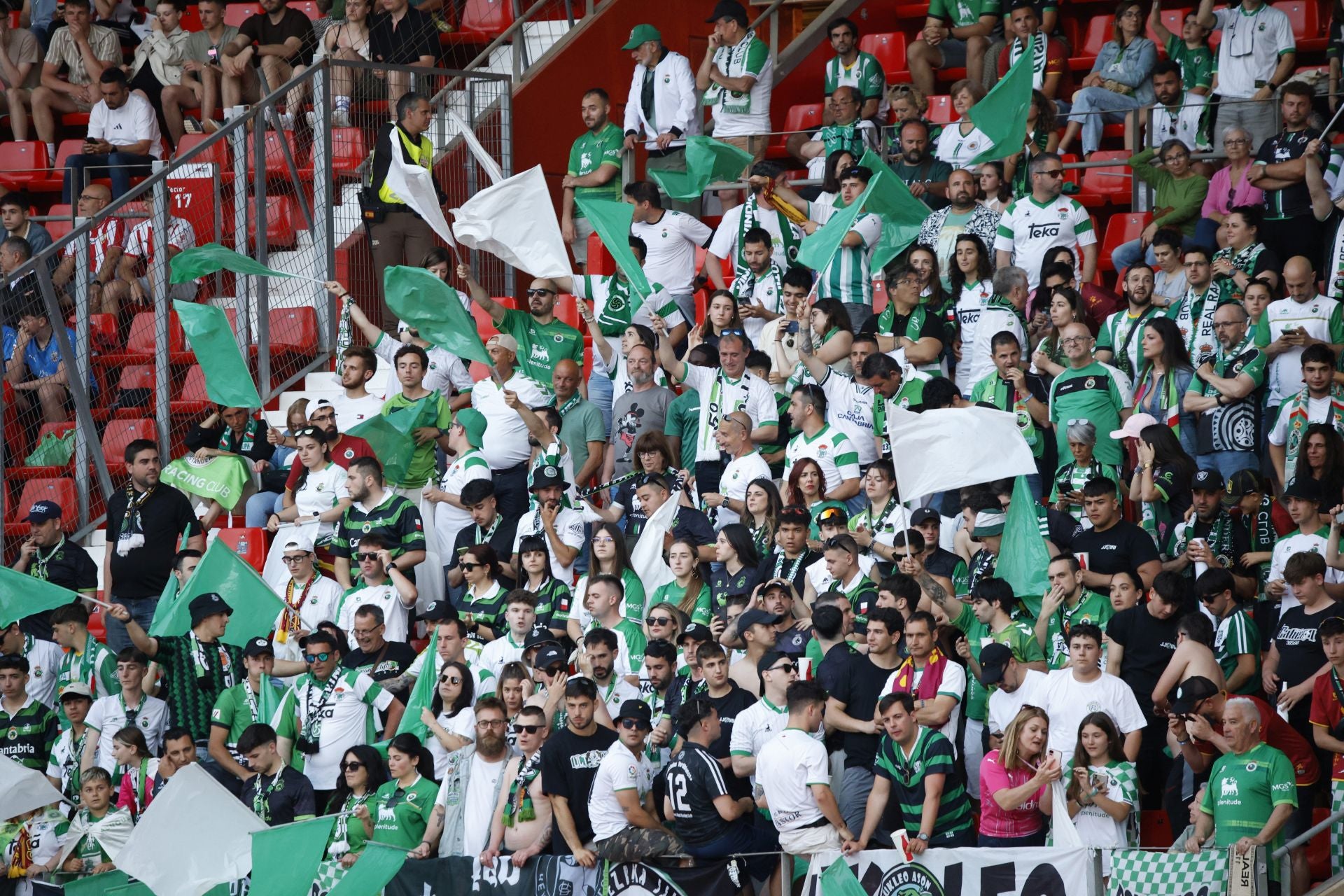 Alrededor de cuatrocientos racinguistas acompañaron al equipo