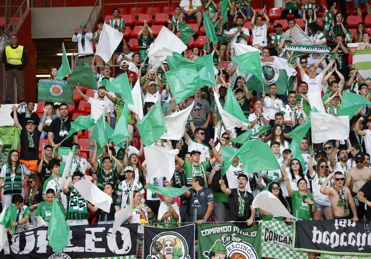 La afición verdiblanca, en la grada del UD Almería Stadium. Fotografías: daniel pedriza.