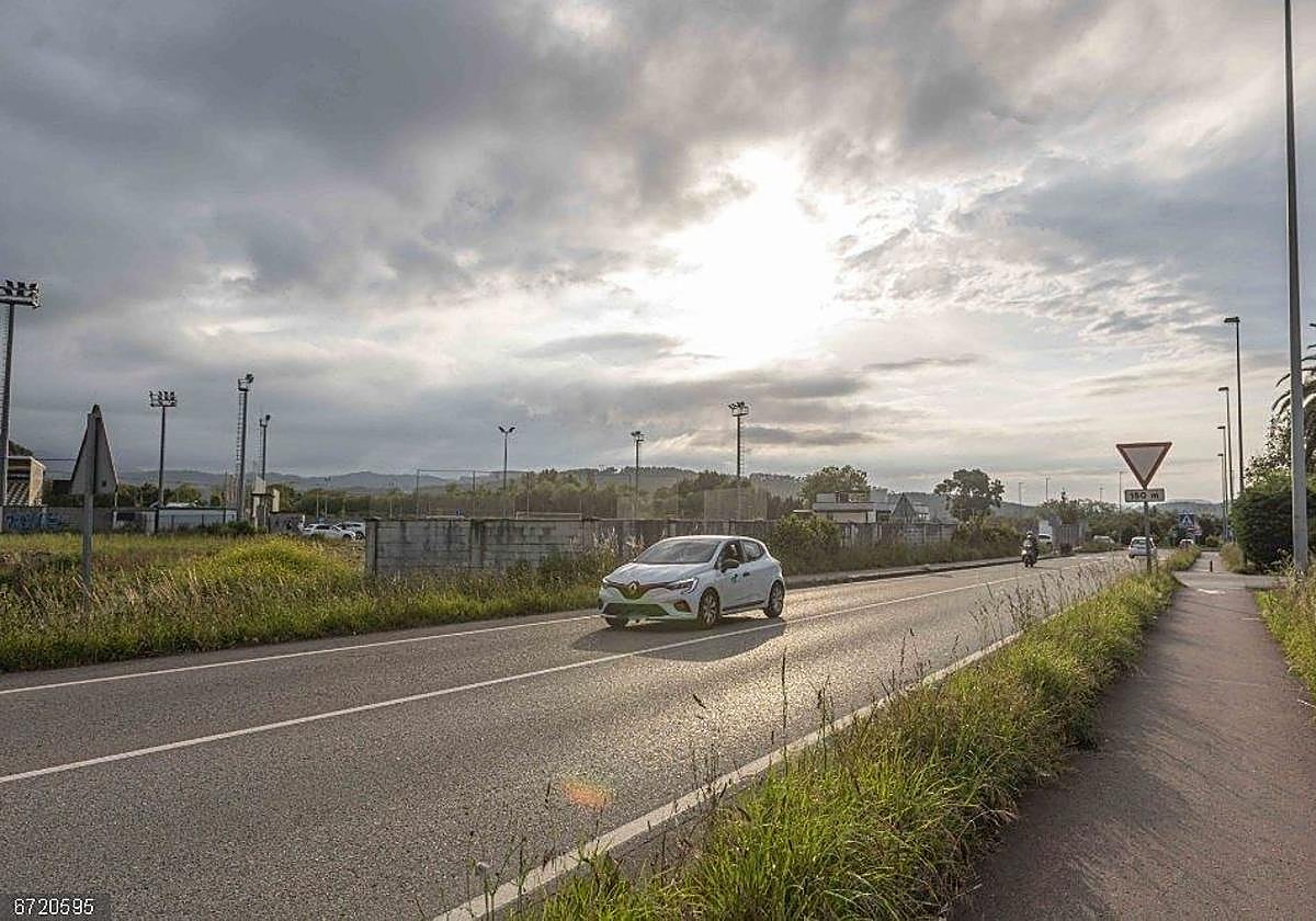 Carretera entre Santiago de Cartes y Tanos.
