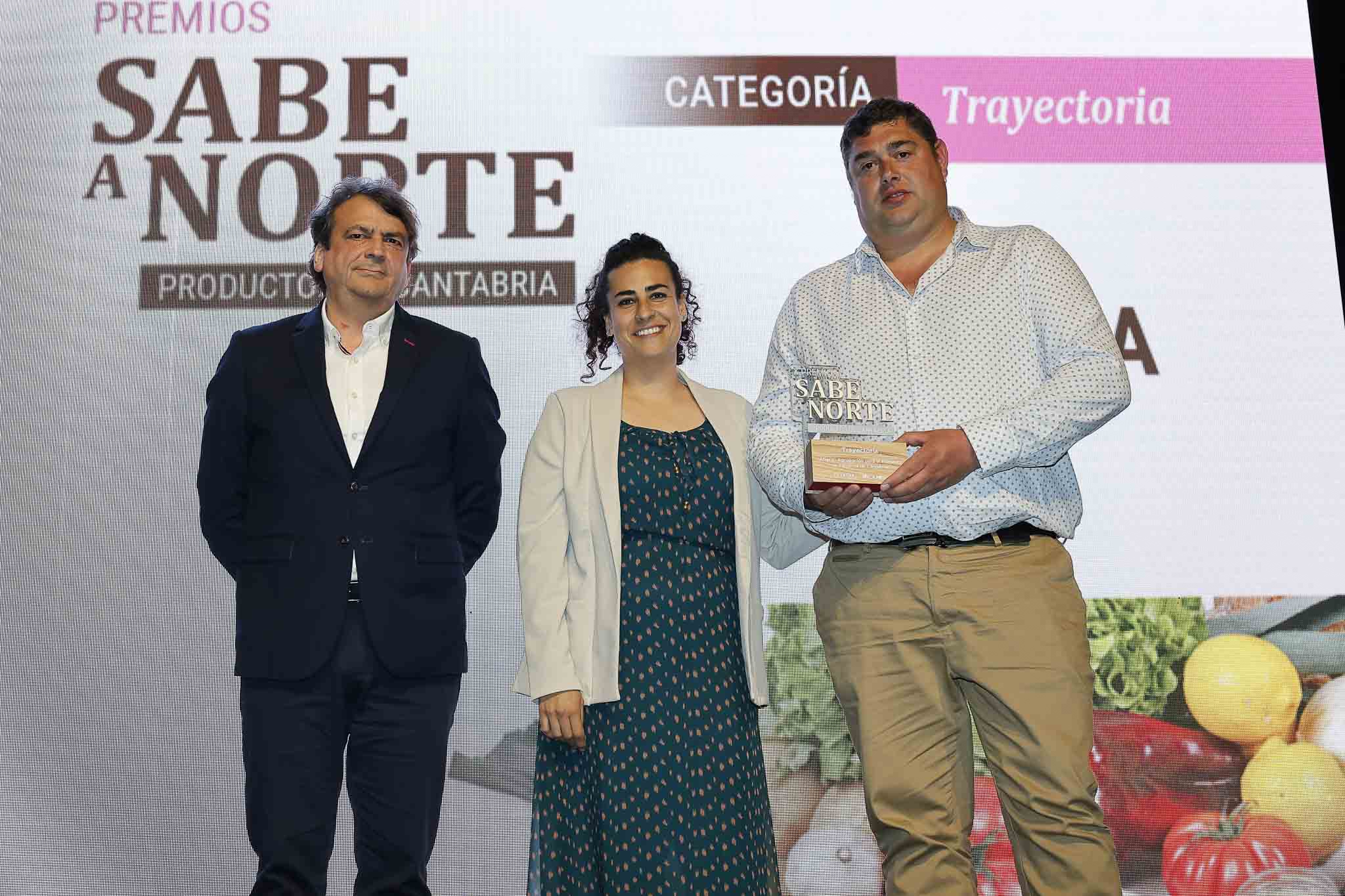 Pedro Marentes, de Lupa; Raquel Jaroso y David Almirante, de Afteca, Premio a la Trayectoria. 