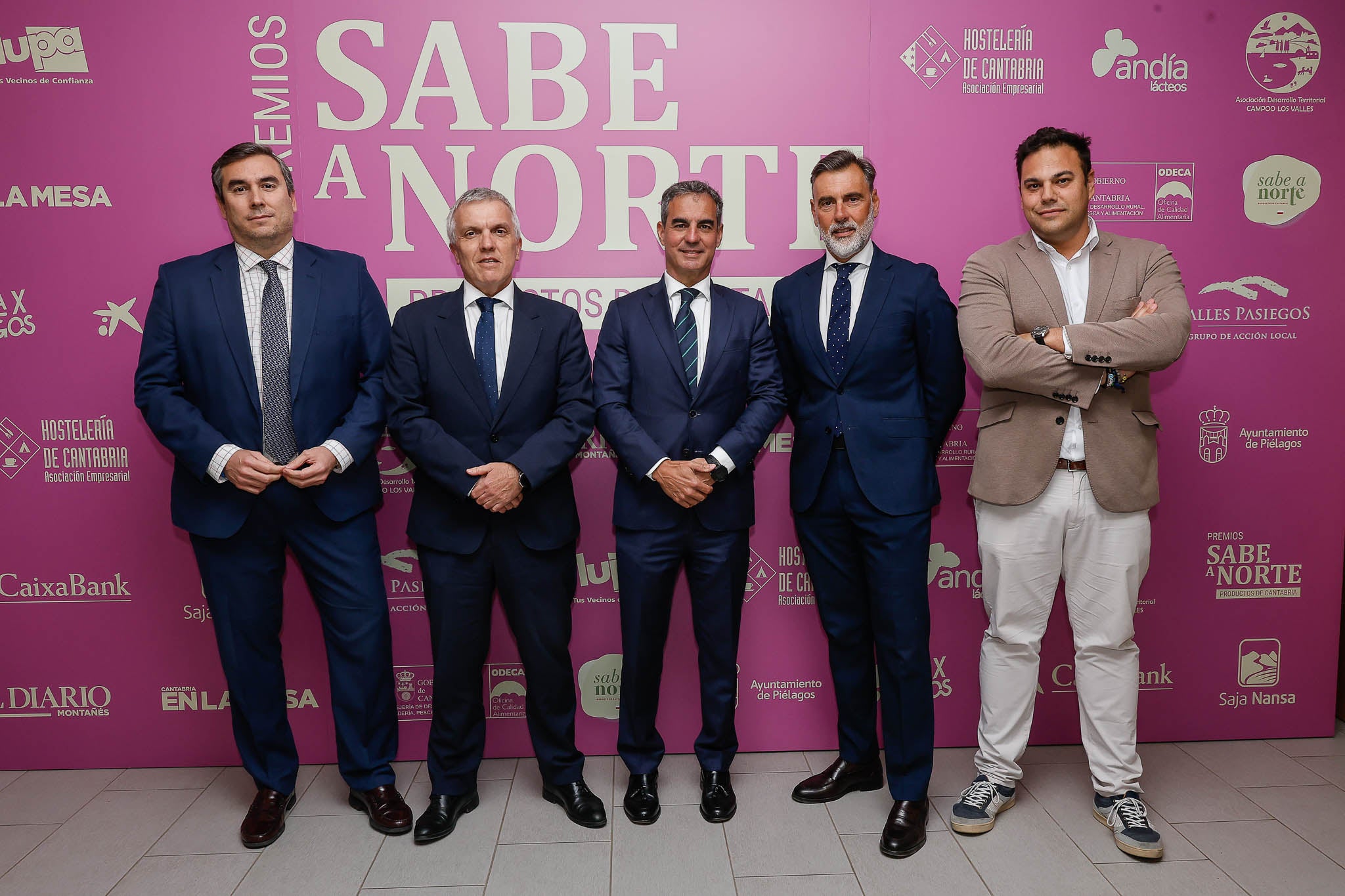 Juan Ignacio Alcaraz, gestor de AgroBank para Cantabria; Héctor Alonso, director de Área de Negocio de CaixaBank en Cantabria; Emilio Cuadrado director comercial de CaixaBank en Asturias y Cantabria; Jesús Maillo director de Instituciones de CaixaBank en Cantabria y Jesús Tortosa.