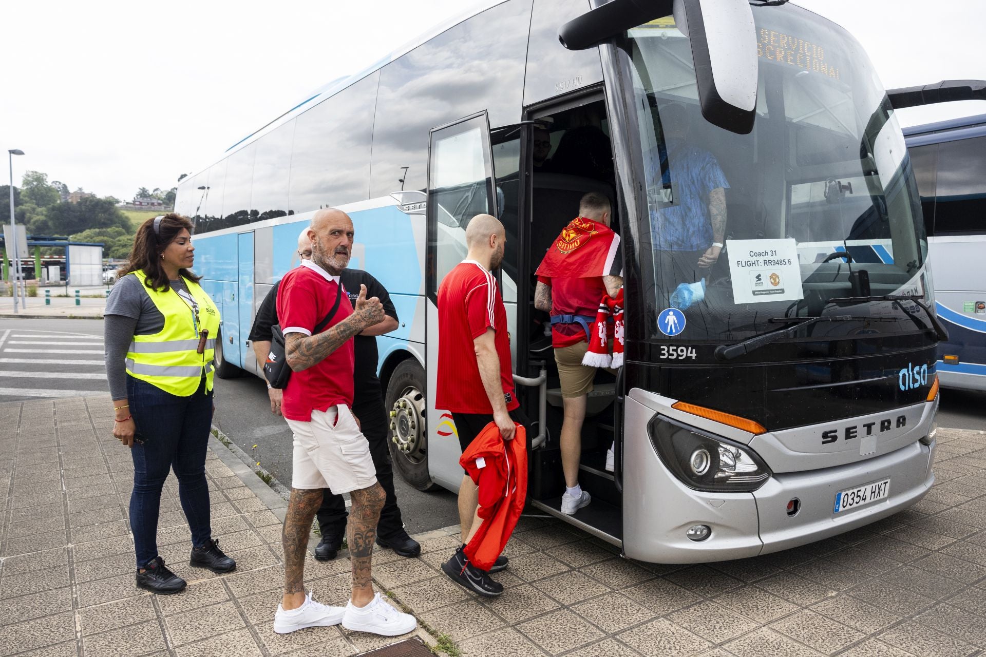 Alsa ha tenido que fletar una treintena de autobuses para el traslado de los aficionados desde Santander hasta Bilbao y recogerlos una vez finalice el partido de la final de la Liga Europa. 