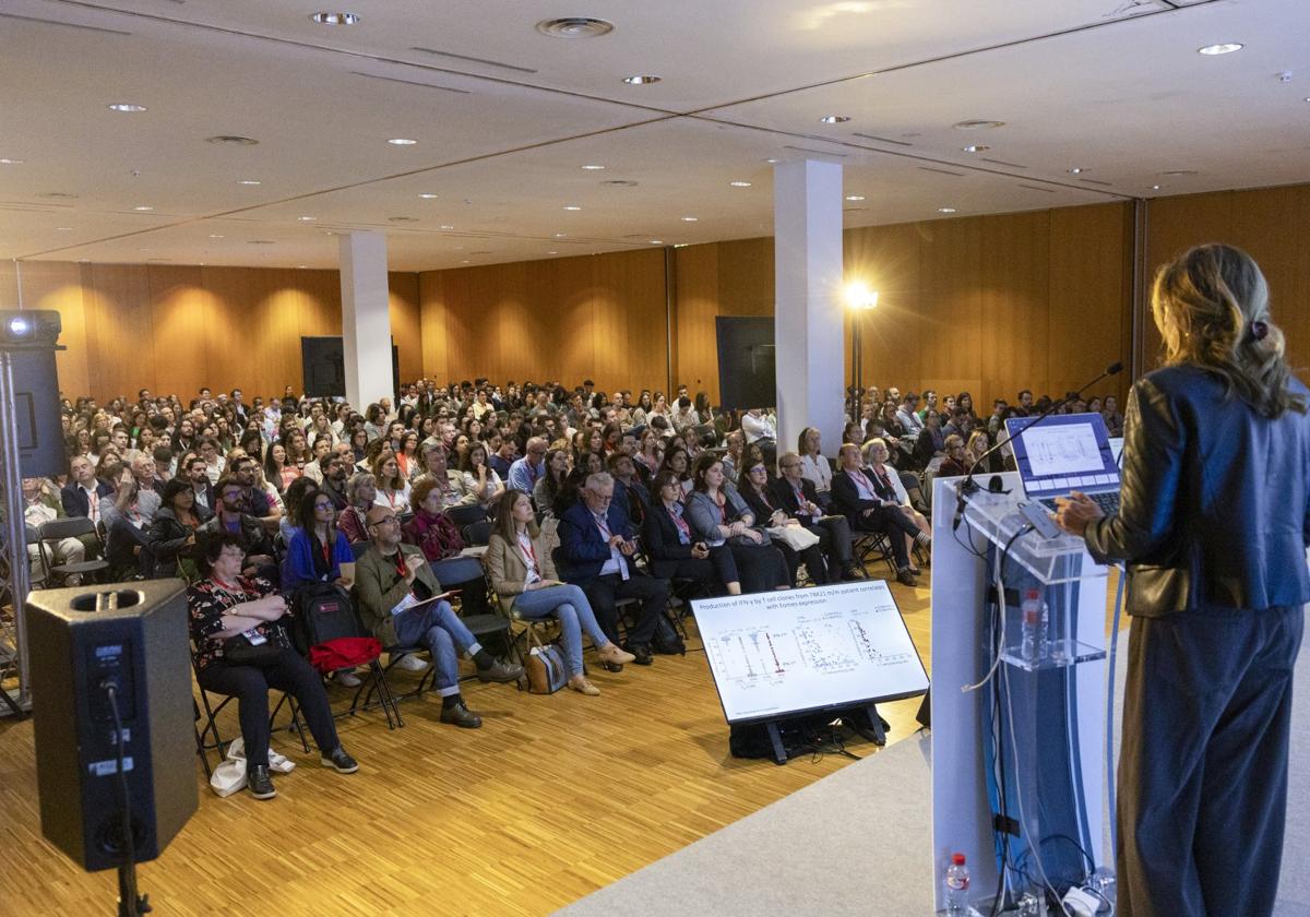 Asistentes a una de las intervenciones celebradas ayer en el Congreso de Inmunología en el Palacio de Exposiciones de Santander.