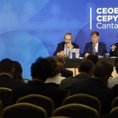 Carlos de la Dehesa, responsable de la auditoría; Enrique Conde; y Francisco Aguilera, director de la patronal (derecha), este viernes en la asamblea.