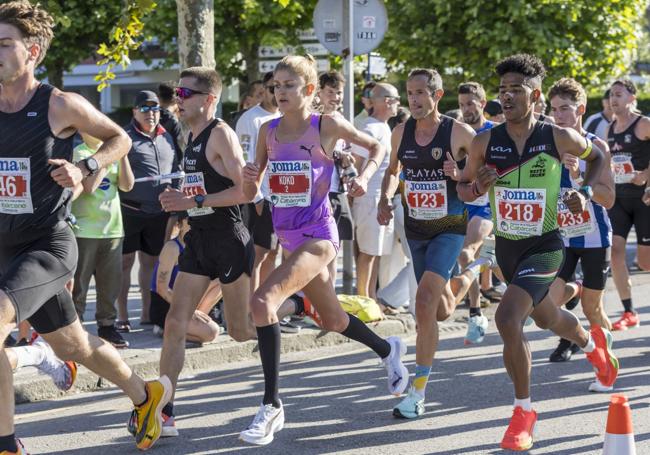 La atleta alemana, 'Koko', bien arropada durante la carrera.