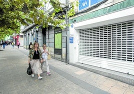Locales cerrados en la calle San Fernando, en Santander, el pasado otoño.