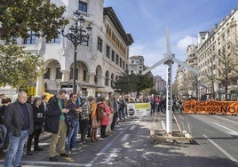 Colectivos vecinales convocan para el sábado en Santander una manifestación contra los eólicos