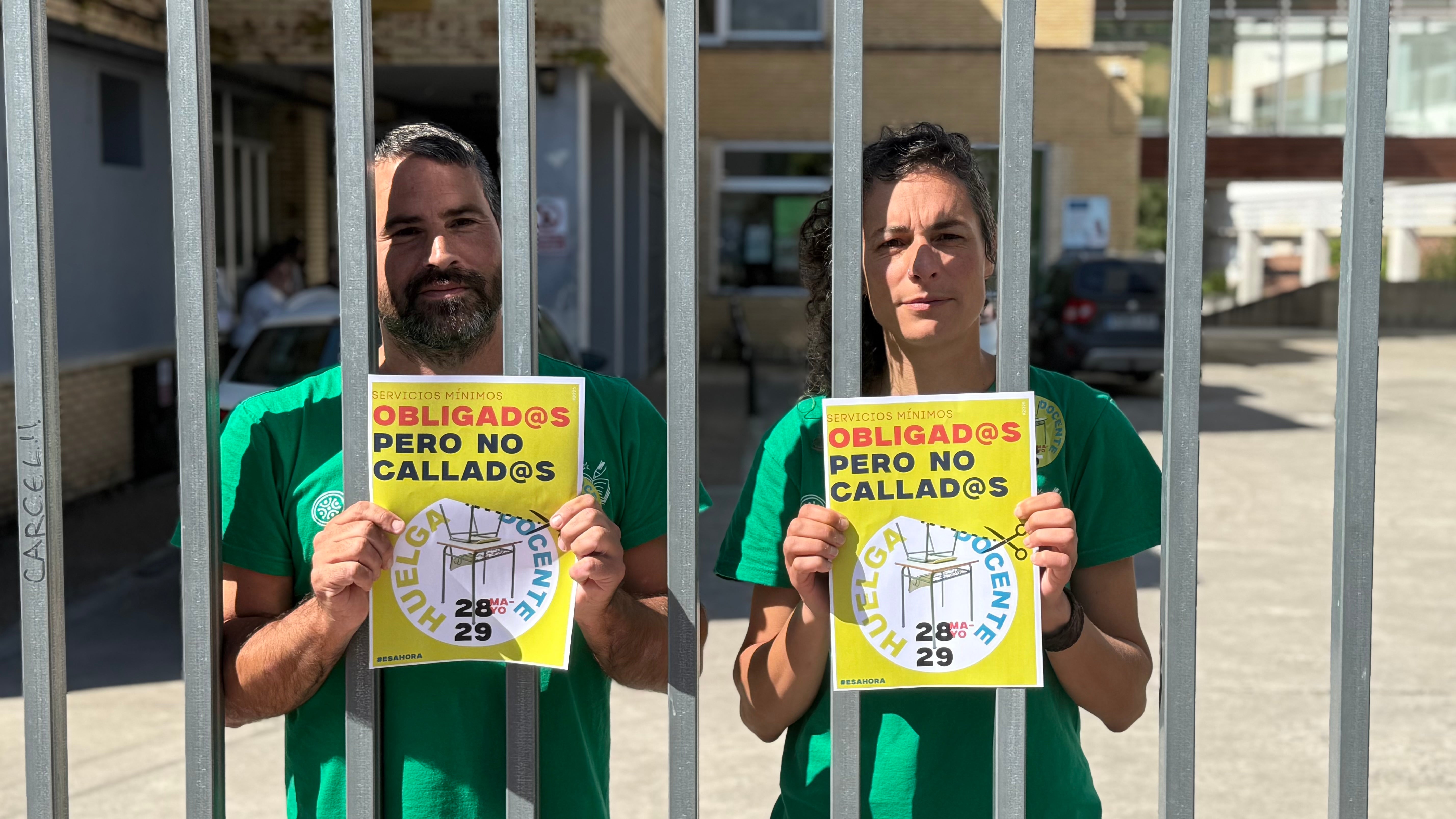 Dos docentes que forman parte de los servicios mínimos.