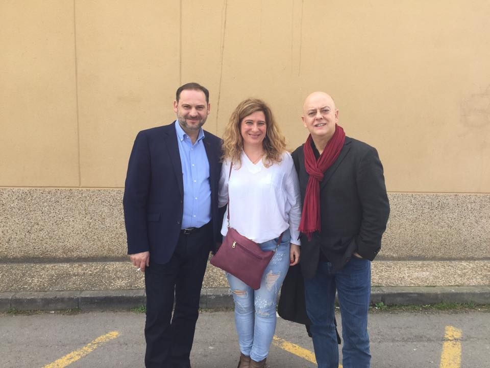Leire Díez, flanqueada por José Luis Ábalos y Odón Elorza
