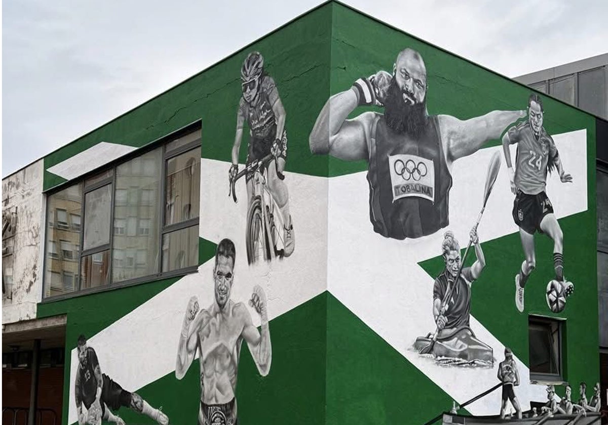 Mural del polideportivo Pachi Torre en Castro.