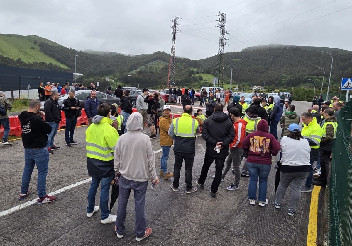 Primera jornada de huelga en Derivados del Flúor, el pasado lunes.