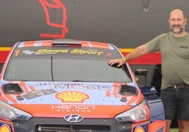 Víctor Senra, con el Hyundai WRC con el que participa en Hoznayo.