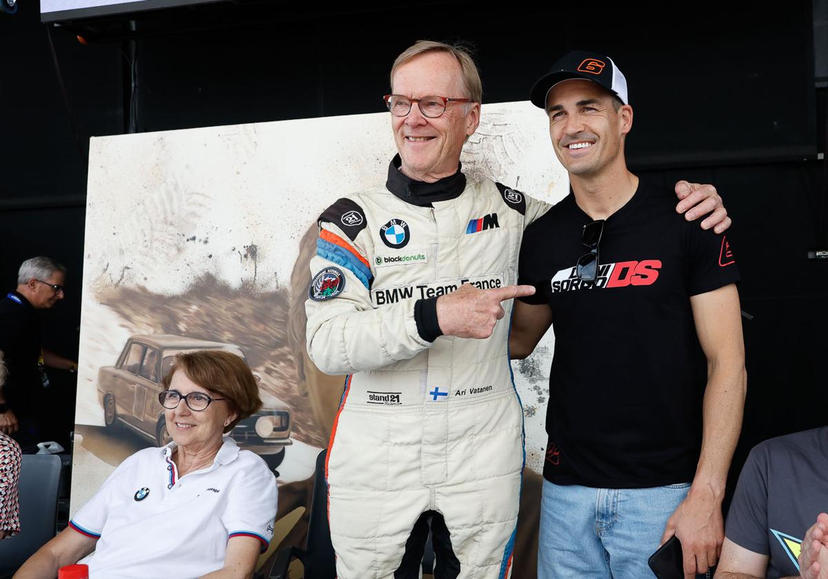 Ari Vatanen junto a su copiloto, Fabrizia Pons, y Dani Sordo.