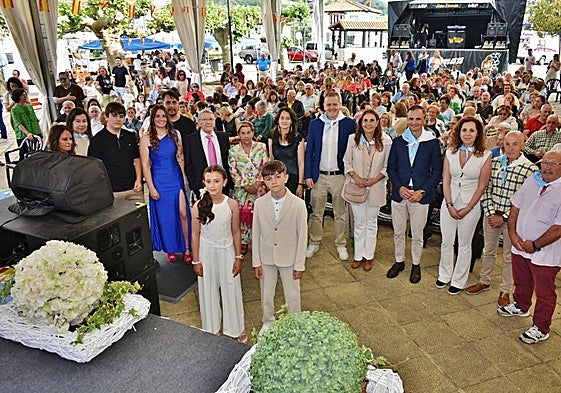 La Carpa Ferial se llenó de vecinos y autoridades en el inicio de las fiestas patronales.