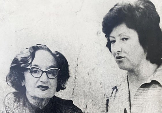 Las artistas. Maruja Mallo con Gloria Torner en 1981, durantela participación de la creadora surrealista en la UIMP.