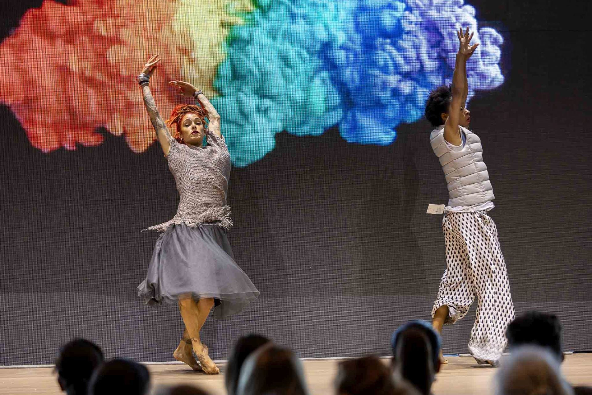 La bailarinas Mónica Yunquera y Monty Lima durante la performance con la que se clausuró esta primera edición de Espacio DModa.