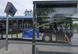 En la actualidad, hay 128 paradas de autobús que carecen de marquesina.