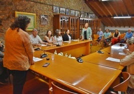 La alcaldesa de Cartes tomó promesa de su cargo a la nueva edil regionalista.