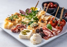El picoteo. Una de las tradiciones gastronómicas más arraigada entre los españoles.