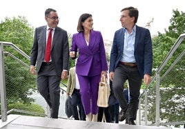 Antonio Rodríguez Furones, Gema Igual y José Luis Martínez Almeida, ayer, en el Centro Botín.