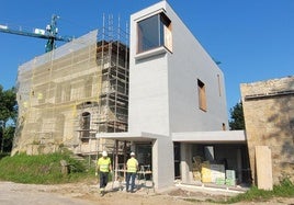 Obreros trabajando en la Casa Pozo en el año 2023.