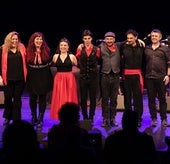 Juan Saiz junto a la banda que da forma a Tañedor.