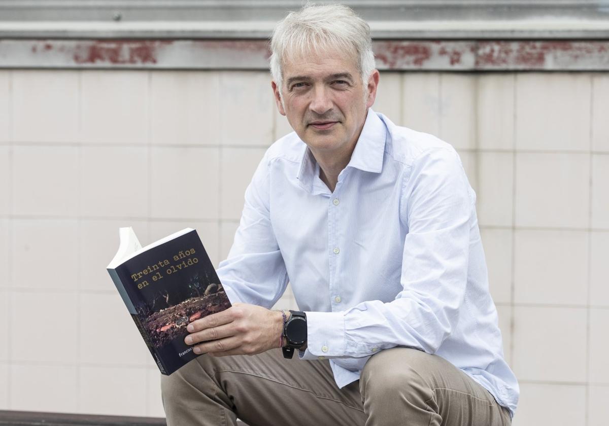 Francisco García, con su primer libro editado por Tantín.