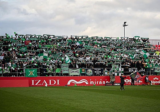La afición del Racing, en las gradas de Anduva.